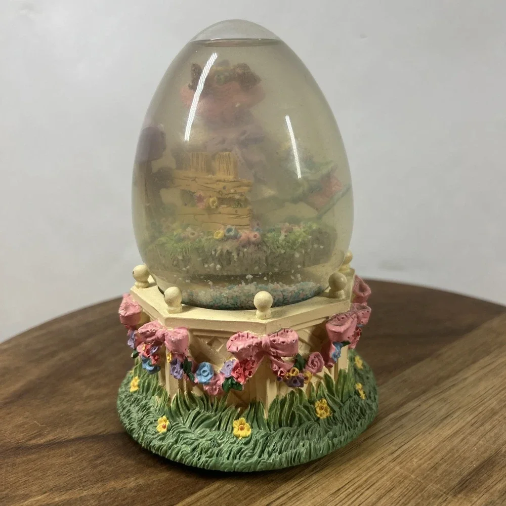 Vintage Mercuries USA 1993 Easter Bunny Egg‎ Musical Snow Globe